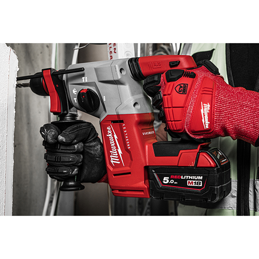 Verwendung von 26 mm SDS Plus Bohrhammer mit Spannfutter fixtec M18 BRUSHLESS 505