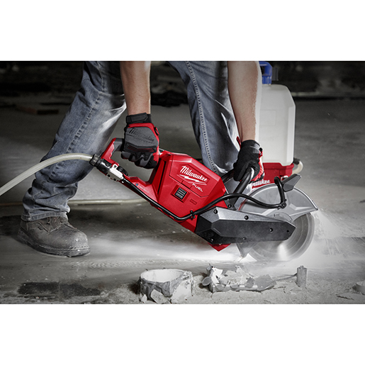 Verwendung von Trennschleifer 230 mm M18 FUEL One-Key 500