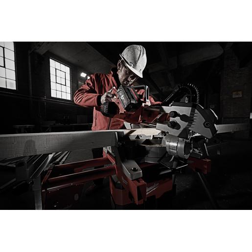 Verwendung von Radial-Kappsäge 216 mm M18 500