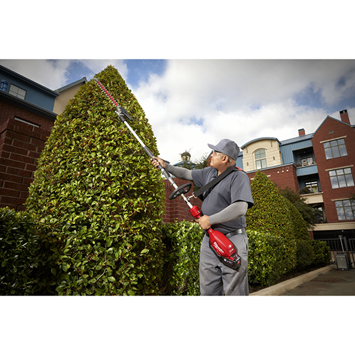 Verwendung von Quik-Lok M18 FUEL Multitool für die Gartenarbeit 505