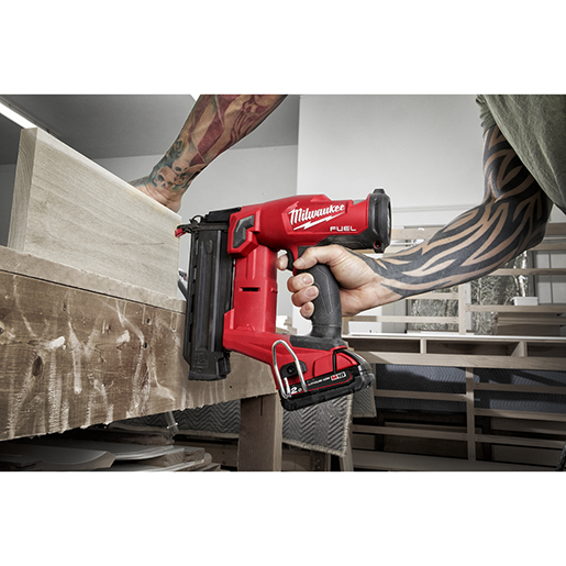 Verwendung von Schröpfmaschine gerade 1,2 mm M18 FUEL 505