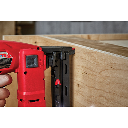 Verwendung von Holztacker M18 FUEL 500