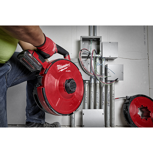 Uso di Sonda tiracavi non conduttiva a batteria M18 FUEL 505