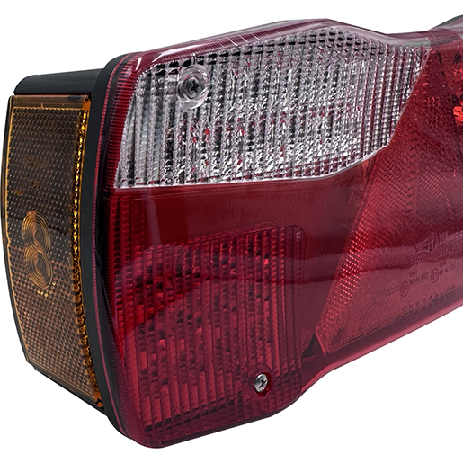 Detalle de Piloto led para remolque Lumax catadióptrico triangular conexión DIN 300