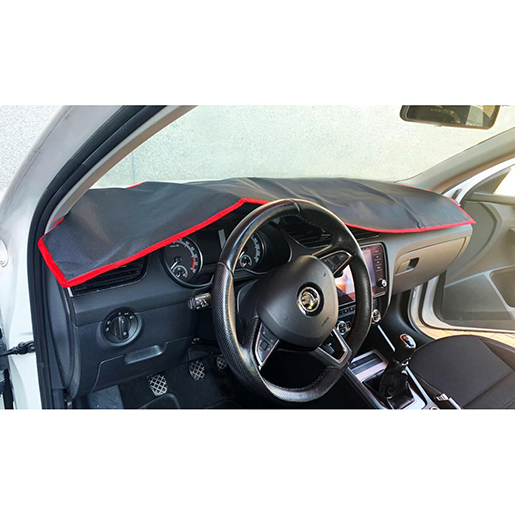 Detalle de CUBRE SALPICADEROS DE POLIÉSTER 300