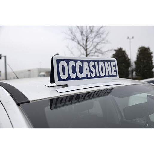 Uso di Cartello magnetico OCCASIONE per esposizione veicoli 500