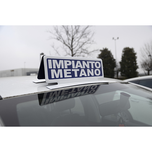 Cartello magnetico IMPIANTO METANO per esposizione veicoli Uso di Cartello magnetico IMPIANTO METANO per esposizione veicoli 500