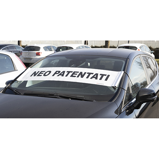 Uso di BANNER PARABREZZA NEO PATENTATI 500