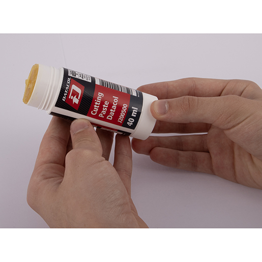 Verwendung von Hochleistungs-Schneidpaste 500