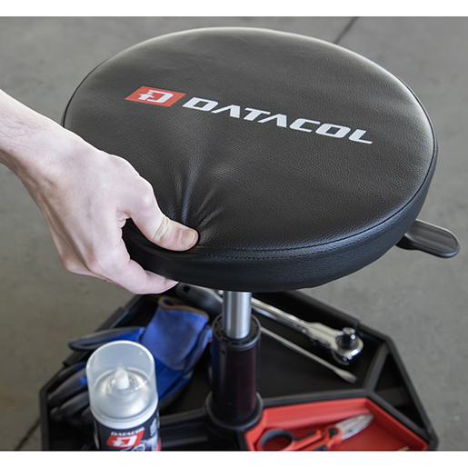 Uso de Taburete neumático con ruedas de 2,5" y bandeja para herramientas 515