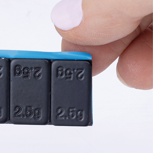 Contrappeso adesivo in ferro verniciato nero per moto 12x2,5 g Dettaglio di Contrappeso adesivo in ferro verniciato nero per moto 12x2,5 g 300