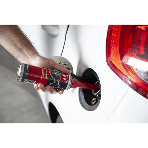 Verwendung von Benzin-Systemreiniger-Zusatz DATAFUEL 505