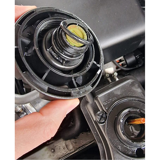 Detail von Reiniger für den Motorkühlkreislauf 300 ml 305