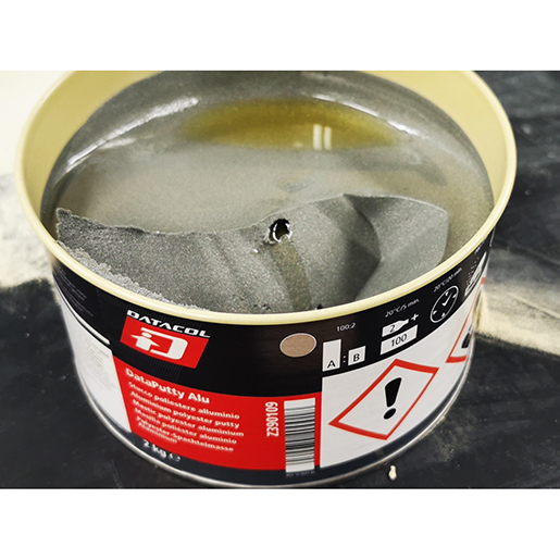 Dettaglio di Stucco con microscaglie di alluminio 300